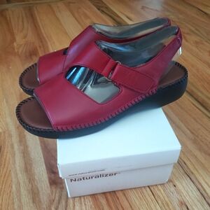 NIB Naturalizer Dune sandals - Red Leather - women's 9.5